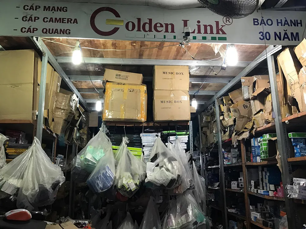 Phá đường dây buôn lậu linh kiện hàng tỉ đồng ảnh 1 Phá đường dây buôn lậu linh kiện hàng tỉ đồng ảnh 1